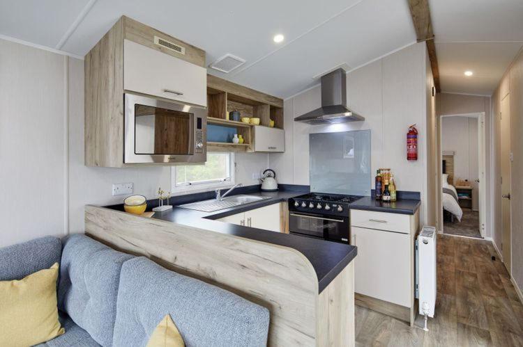 Trelawne Manor Holiday Park Лоо Екстер'єр фото