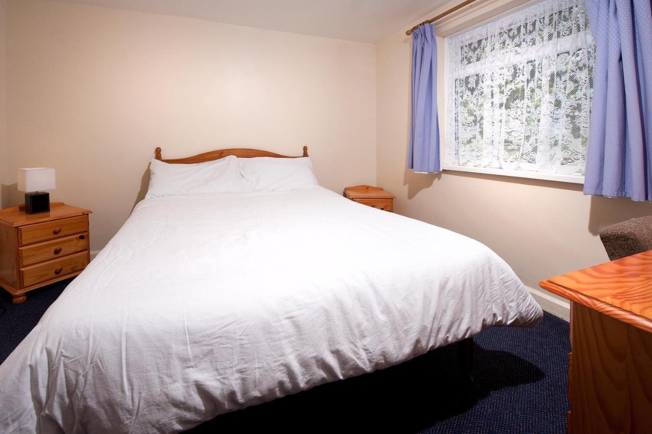 Trelawne Manor Holiday Park Лоо Екстер'єр фото