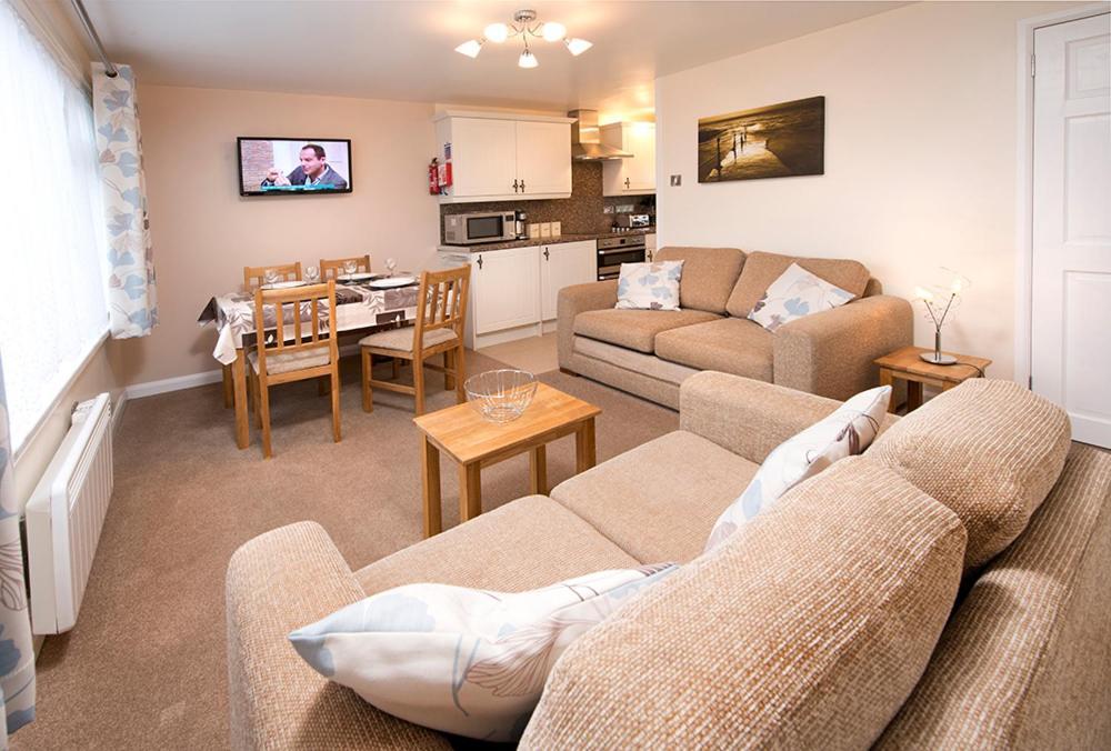 Trelawne Manor Holiday Park Лоо Екстер'єр фото