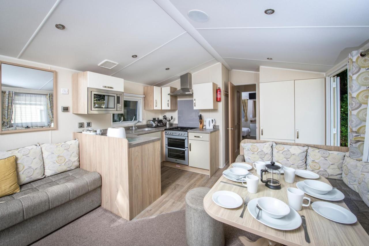 Trelawne Manor Holiday Park Лоо Екстер'єр фото